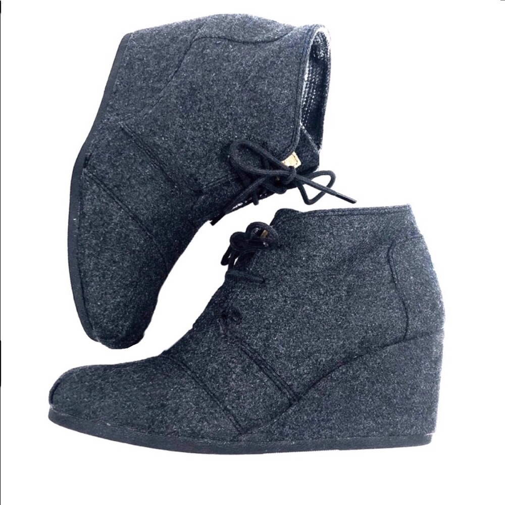 Toms Gray Flannel Oxfords Size 8W, 3” Wedge Heels
